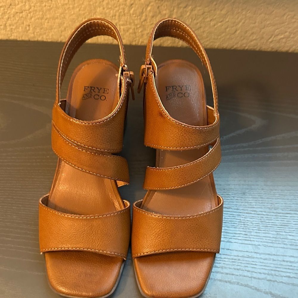 FRYE AND CO. Tan Women's Comfort Sandals Size 6